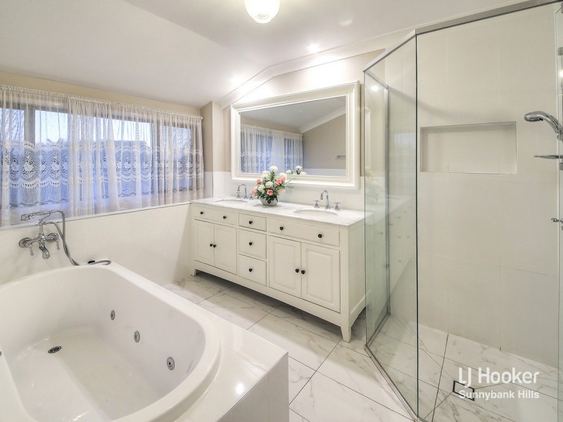 16 Orpheus Street, Robertson QLD 4109