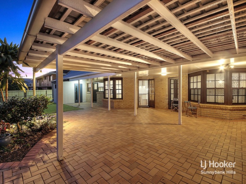 16 Orpheus Street, Robertson QLD 4109