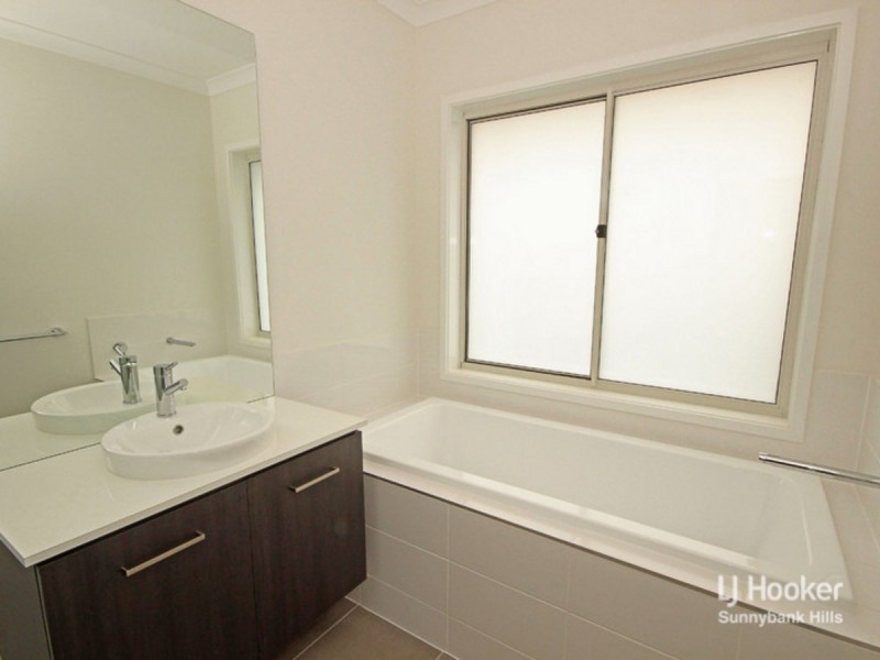 16 Parkway Street, Kuraby QLD 4112