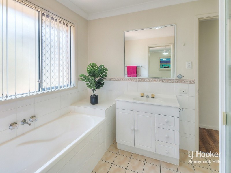 37 Robinson Crescent, Runcorn QLD 4113
