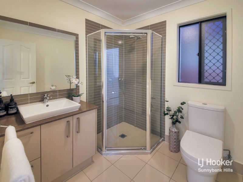 8 Alfred Circuit, Calamvale QLD 4116