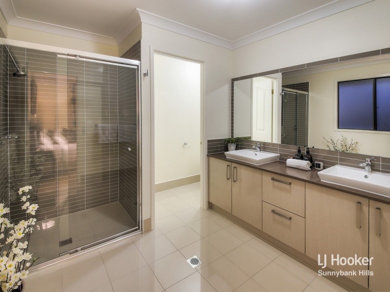 8 Alfred Circuit, Calamvale QLD 4116