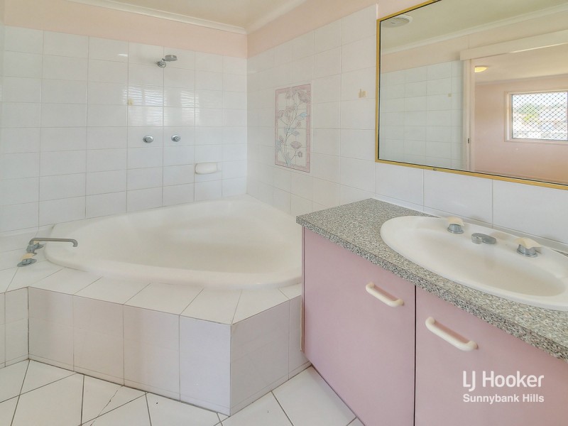 8 Parklands Street, Calamvale QLD 4116