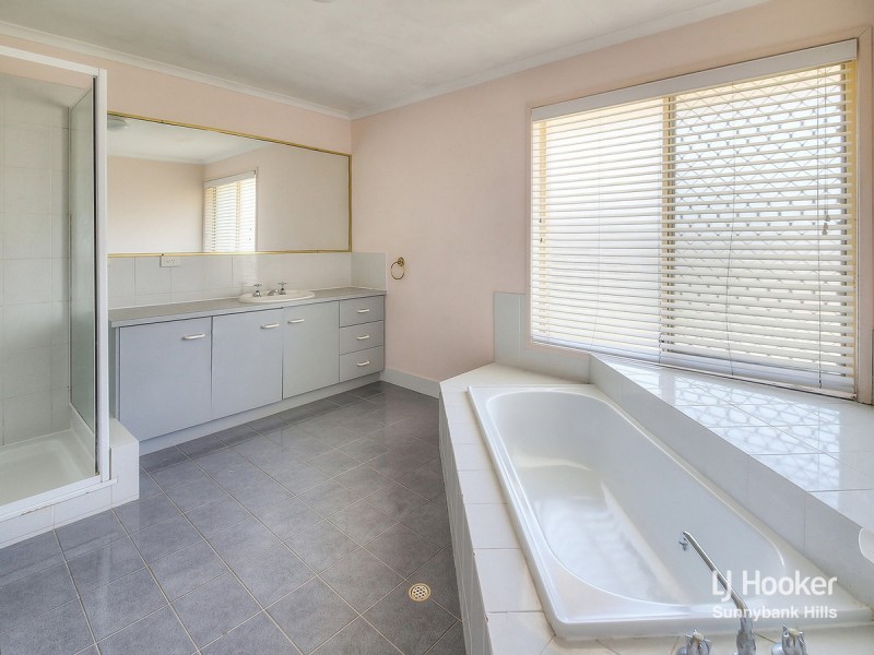 8 Parklands Street, Calamvale QLD 4116