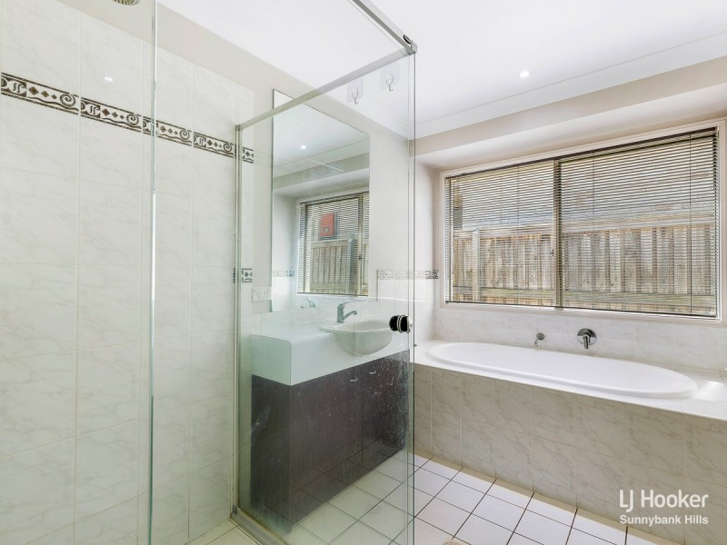 16 Juniper Circuit, Stretton QLD 4116