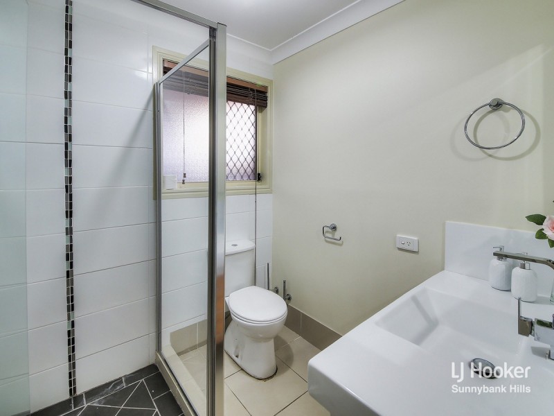 24 Corypha Crescent, Calamvale QLD 4116