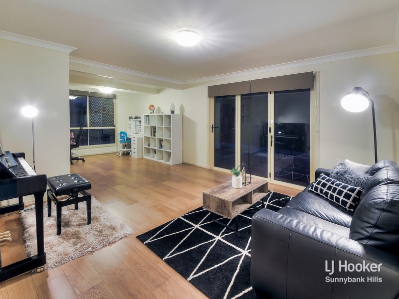 24 Corypha Crescent, Calamvale QLD 4116