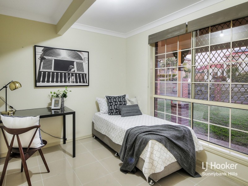 24 Corypha Crescent, Calamvale QLD 4116