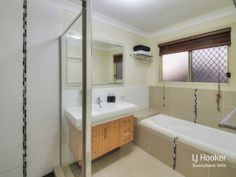 24 Corypha Crescent, Calamvale QLD 4116