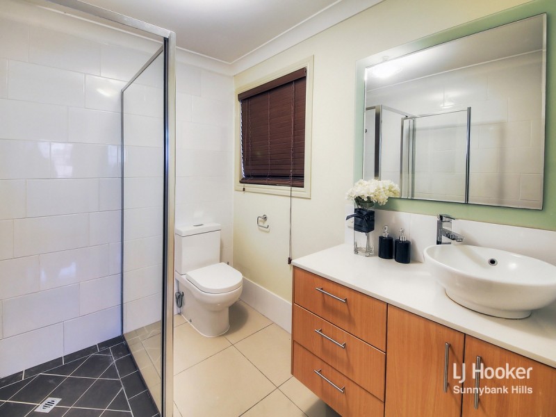 24 Corypha Crescent, Calamvale QLD 4116