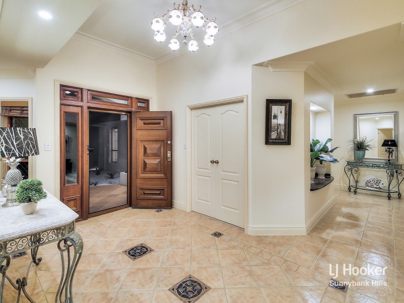 8 Cotswold Place, Wishart QLD 4122