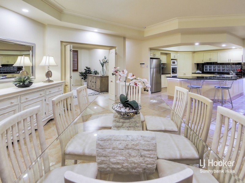 8 Cotswold Place, Wishart QLD 4122