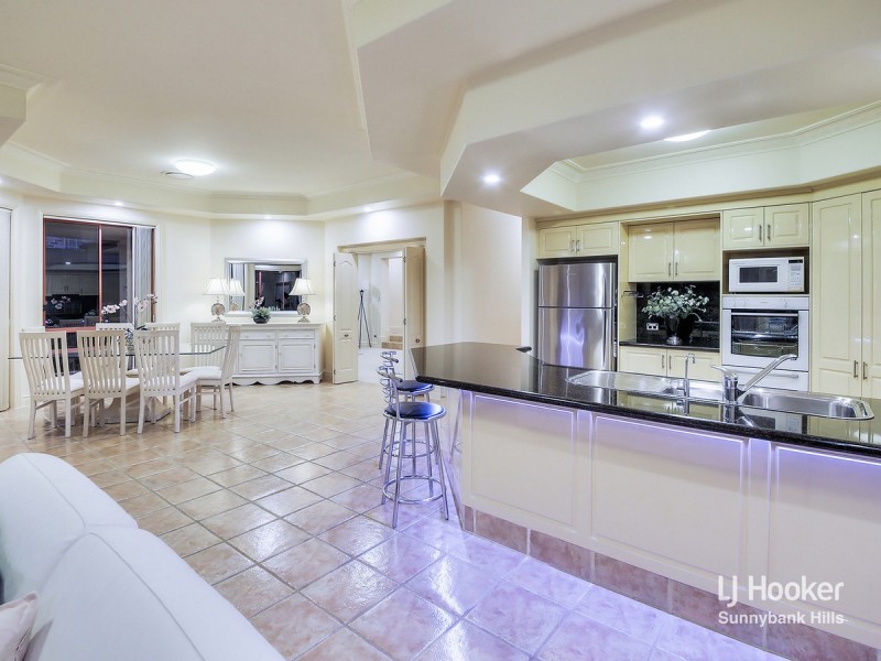 8 Cotswold Place, Wishart QLD 4122