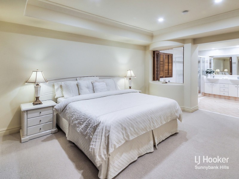 8 Cotswold Place, Wishart QLD 4122