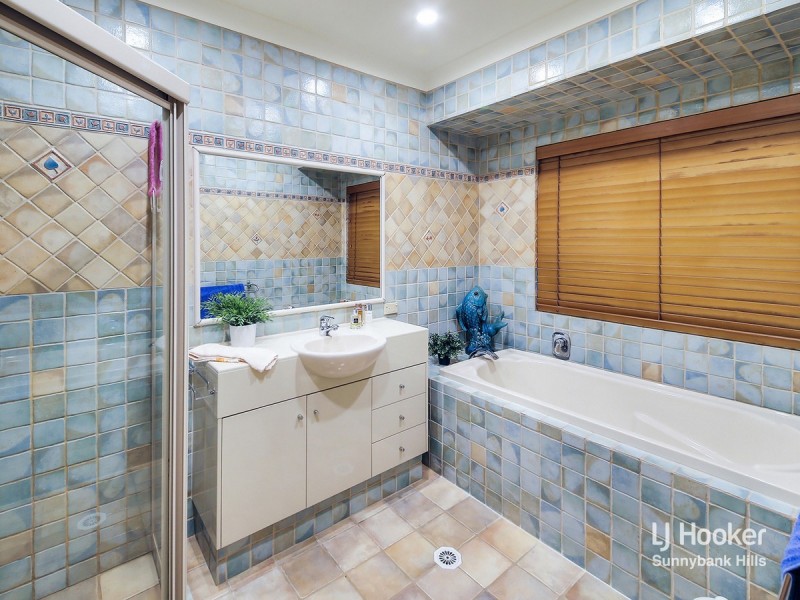 8 Cotswold Place, Wishart QLD 4122