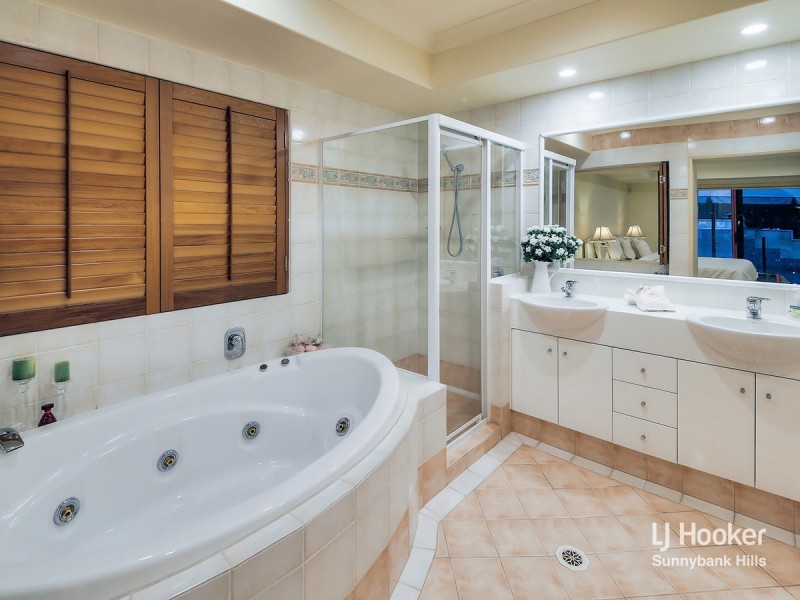 8 Cotswold Place, Wishart QLD 4122