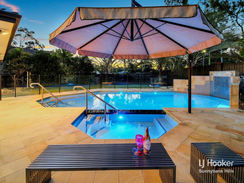 8 Cotswold Place, Wishart QLD 4122