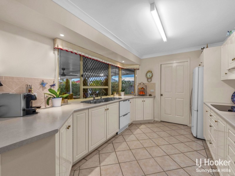 15 Coventry Place, Wishart QLD 4122