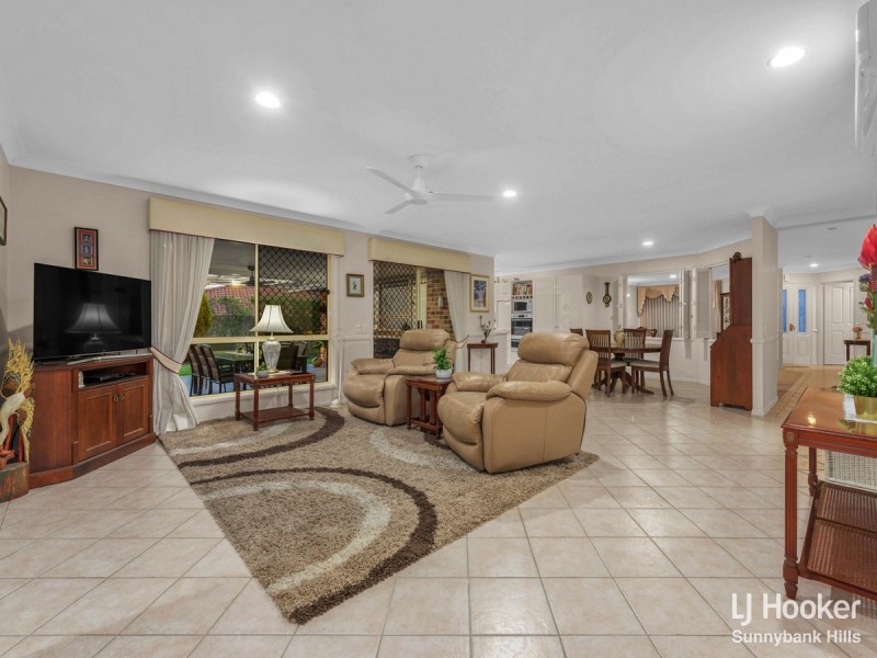 15 Coventry Place, Wishart QLD 4122