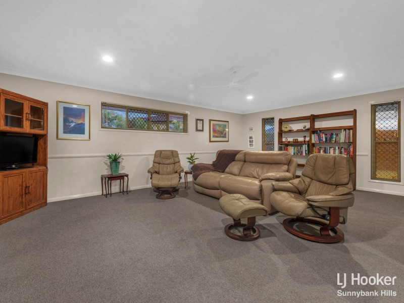 15 Coventry Place, Wishart QLD 4122