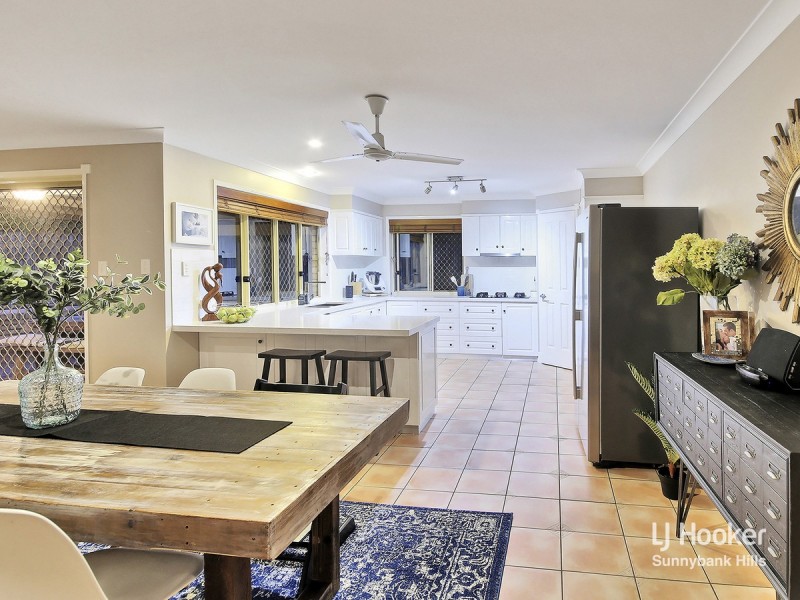 22 Pleasant Place, Wishart QLD 4122