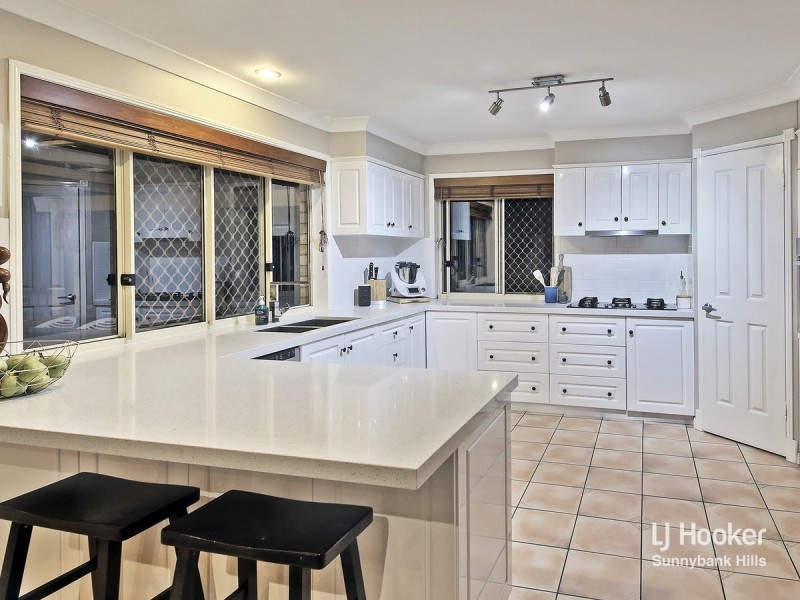 22 Pleasant Place, Wishart QLD 4122