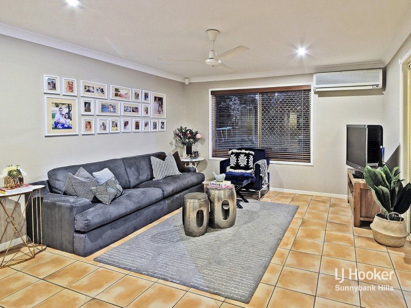 22 Pleasant Place, Wishart QLD 4122