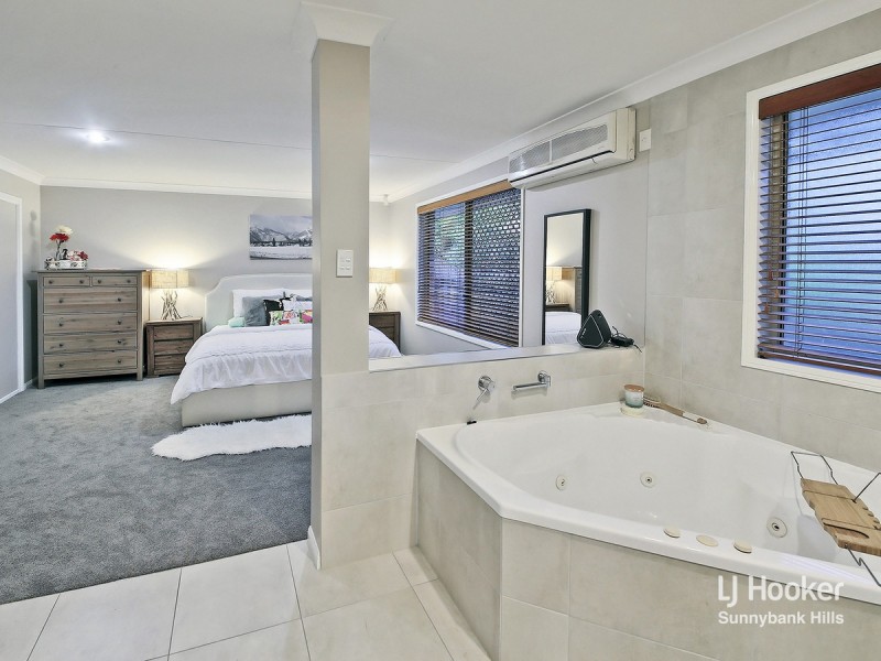 22 Pleasant Place, Wishart QLD 4122