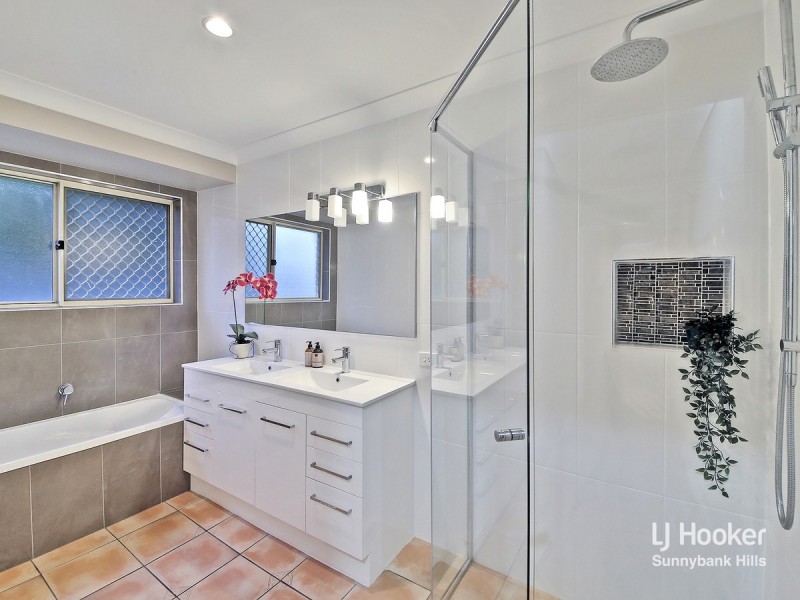 22 Pleasant Place, Wishart QLD 4122