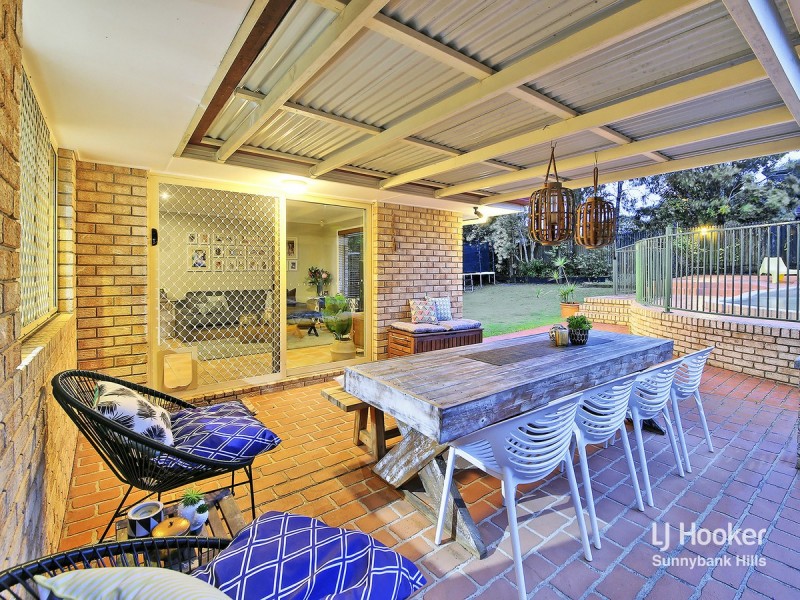 22 Pleasant Place, Wishart QLD 4122