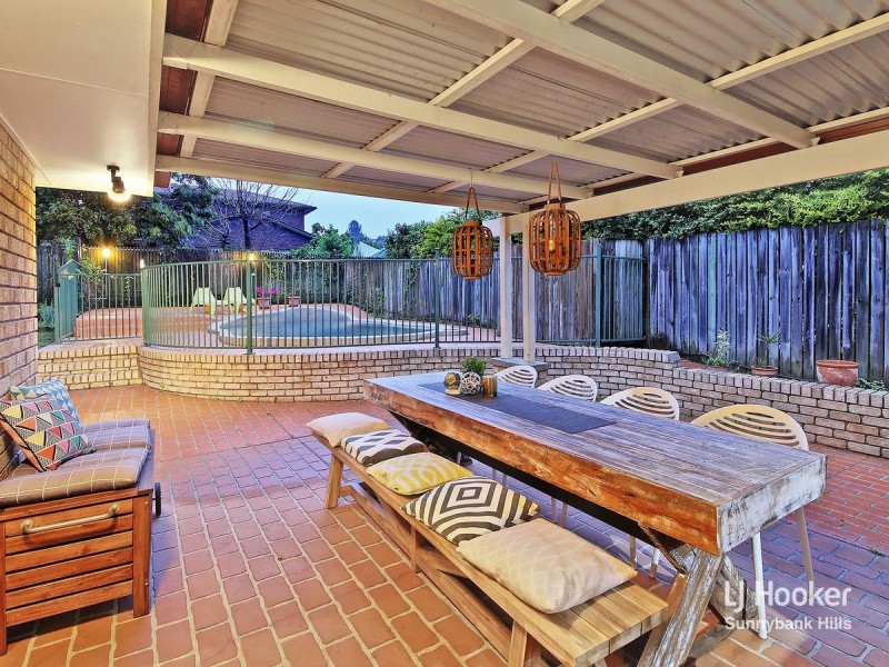 22 Pleasant Place, Wishart QLD 4122