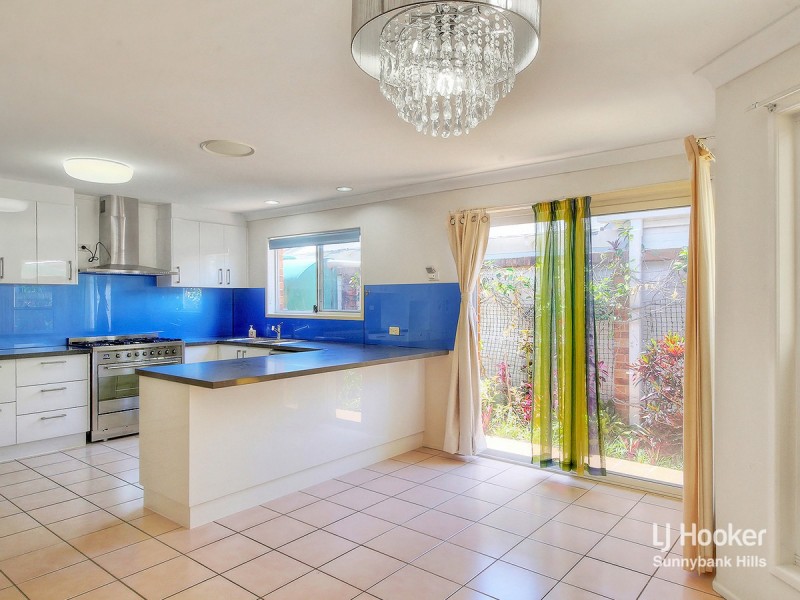 4 Eastcourt Lane, Sunnybank Hills QLD 4109