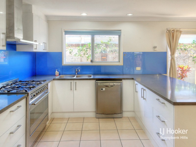 4 Eastcourt Lane, Sunnybank Hills QLD 4109