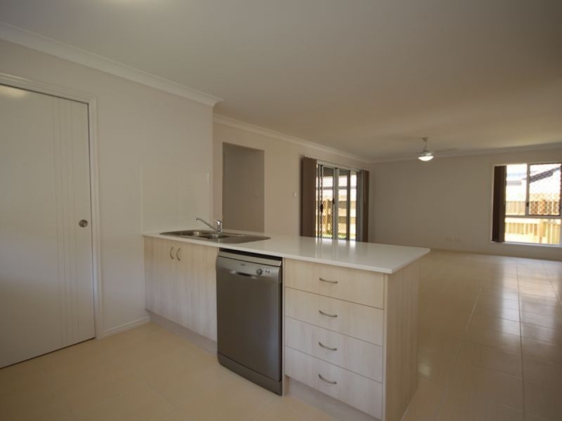 14 Bluegrass Court (off Tranquil, Hillcrest QLD 4118