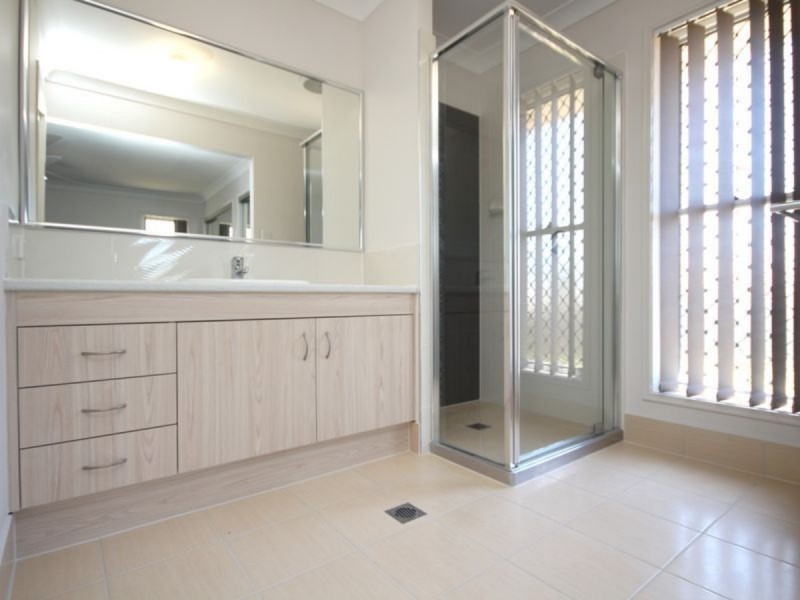 14 Bluegrass Court (off Tranquil, Hillcrest QLD 4118