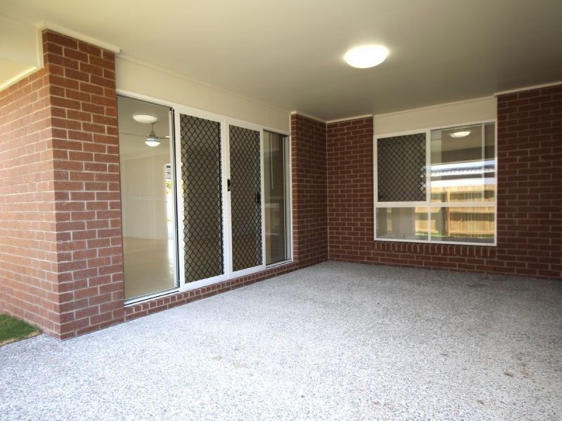 14 Bluegrass Court (off Tranquil, Hillcrest QLD 4118