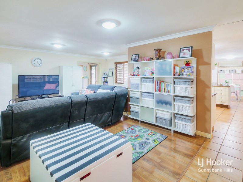 37 St Clair Crescent, Wishart QLD 4122