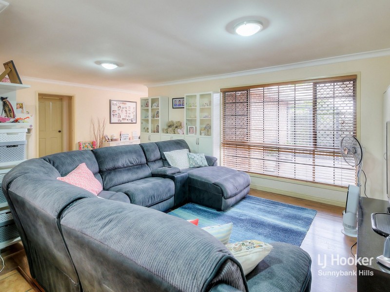 37 St Clair Crescent, Wishart QLD 4122