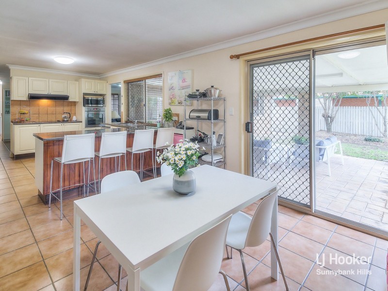 37 St Clair Crescent, Wishart QLD 4122