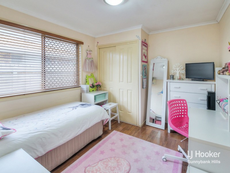 37 St Clair Crescent, Wishart QLD 4122