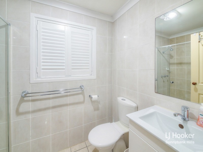 37 St Clair Crescent, Wishart QLD 4122