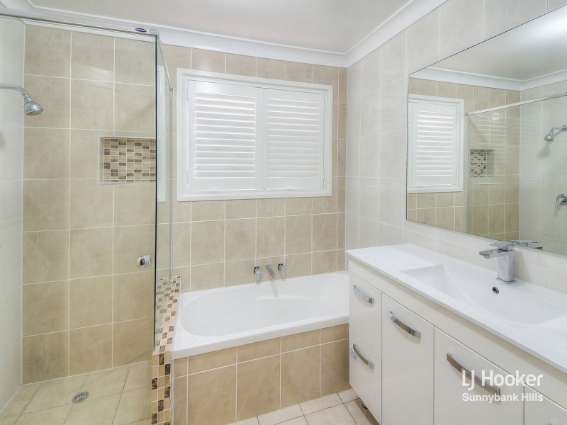 37 St Clair Crescent, Wishart QLD 4122