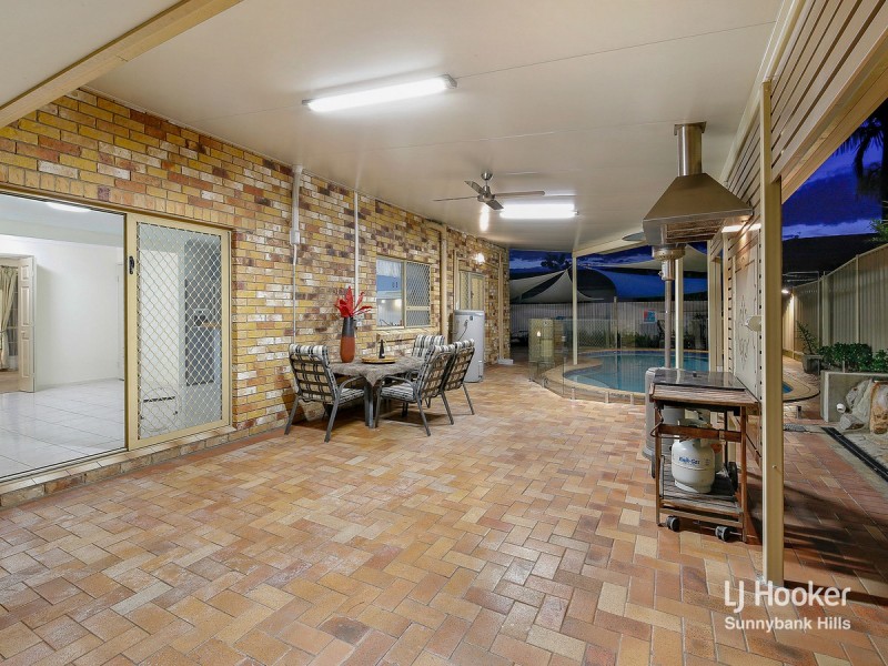 1 Cleveland Place, Stretton QLD 4116