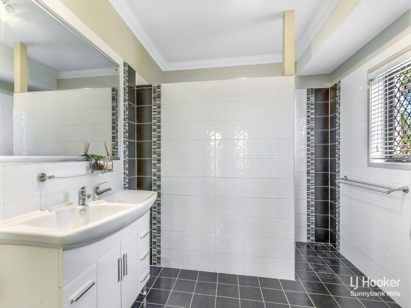 12 Walker Circuit, Eight Mile Plains QLD 4113