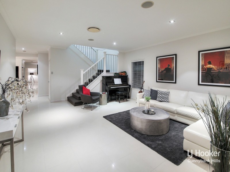 6 Azzure Street, Eight Mile Plains QLD 4113