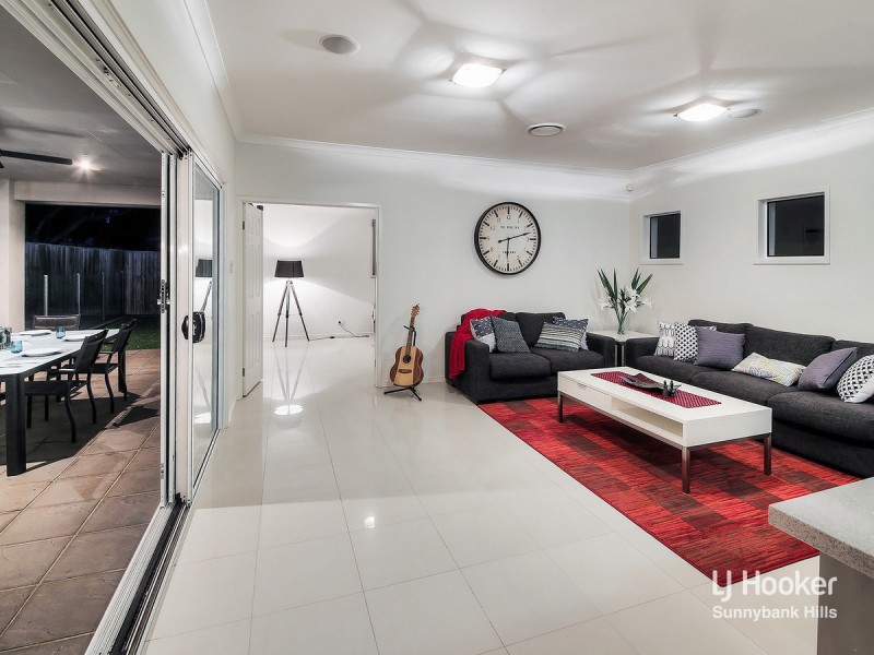 6 Azzure Street, Eight Mile Plains QLD 4113