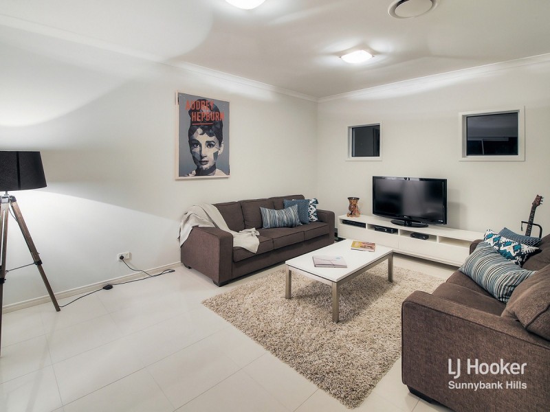 6 Azzure Street, Eight Mile Plains QLD 4113