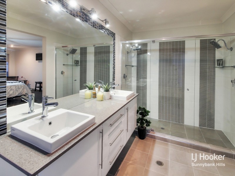 6 Azzure Street, Eight Mile Plains QLD 4113