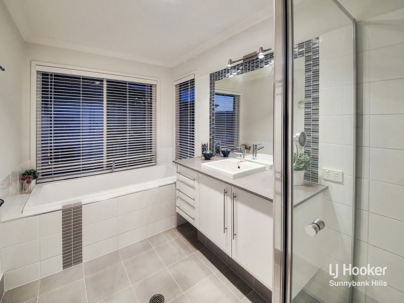 6 Azzure Street, Eight Mile Plains QLD 4113