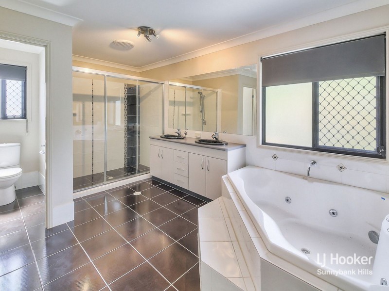 32 Catalina Court, Forest Lake QLD 4078